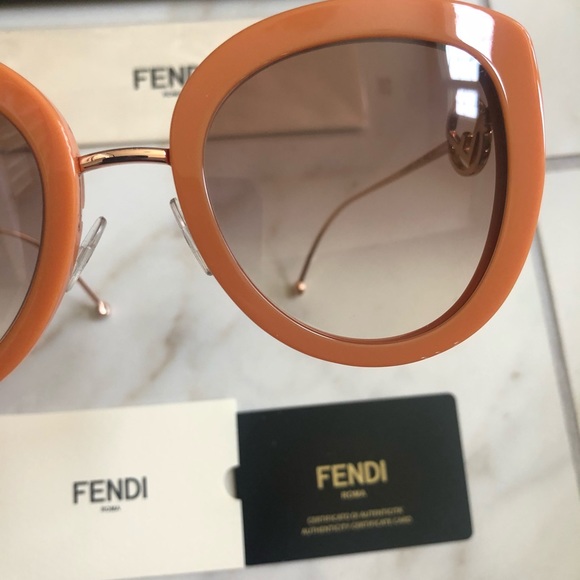 🔥NEW SHOW STOPPER FENDI SUNGLASSES 🔥 - Picture 7 of 16